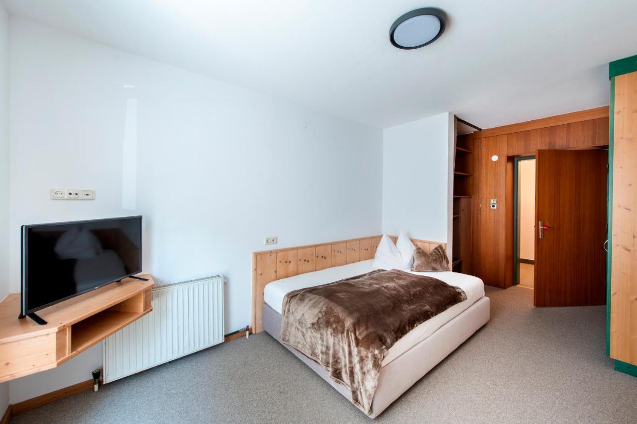 Manni Home - Rooms & Apartments Mayrhofen Bagian luar foto