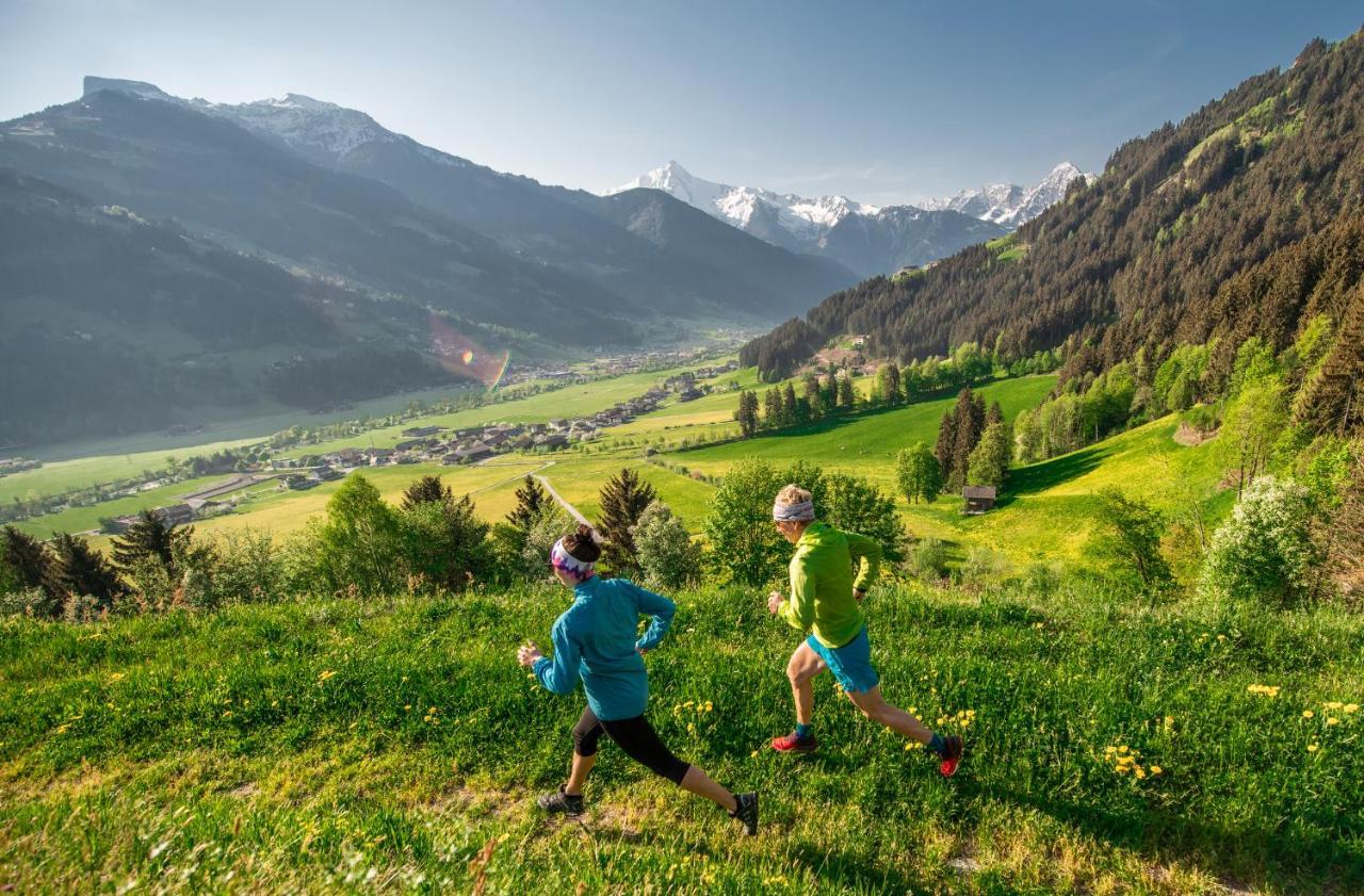 Manni Home - Rooms & Apartments Mayrhofen Bagian luar foto